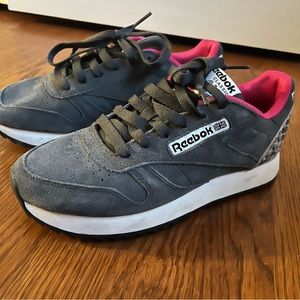 Women’s Reebok Size 7 stylish sneaker